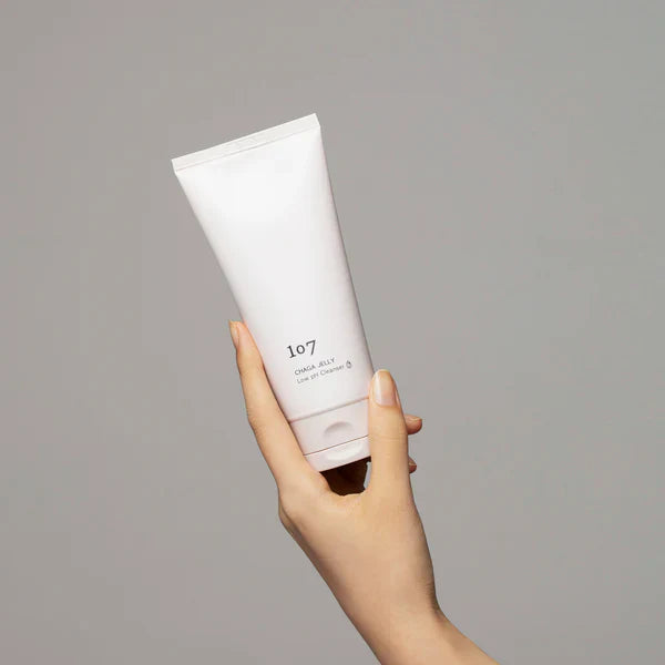 ONE-O-SEVEN Chaga Jelly cleanser jelly texture with green tea particles