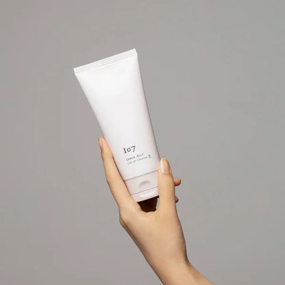ONE-O-SEVEN Chaga Jelly cleanser jelly texture with green tea particles