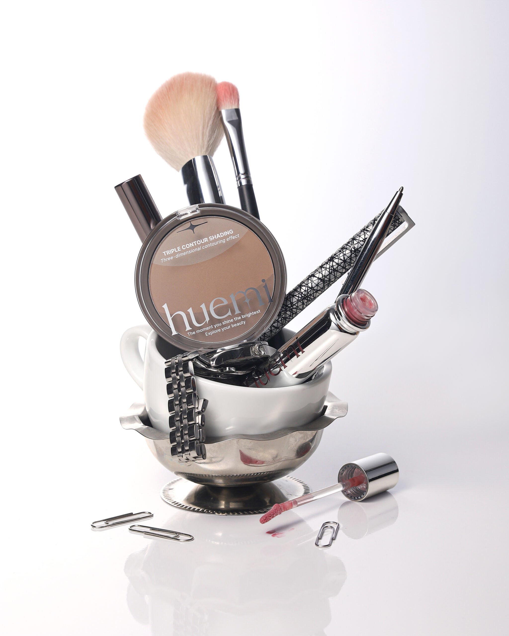 Model demonstrating HUEMI Triple Contour Shading applied to the face