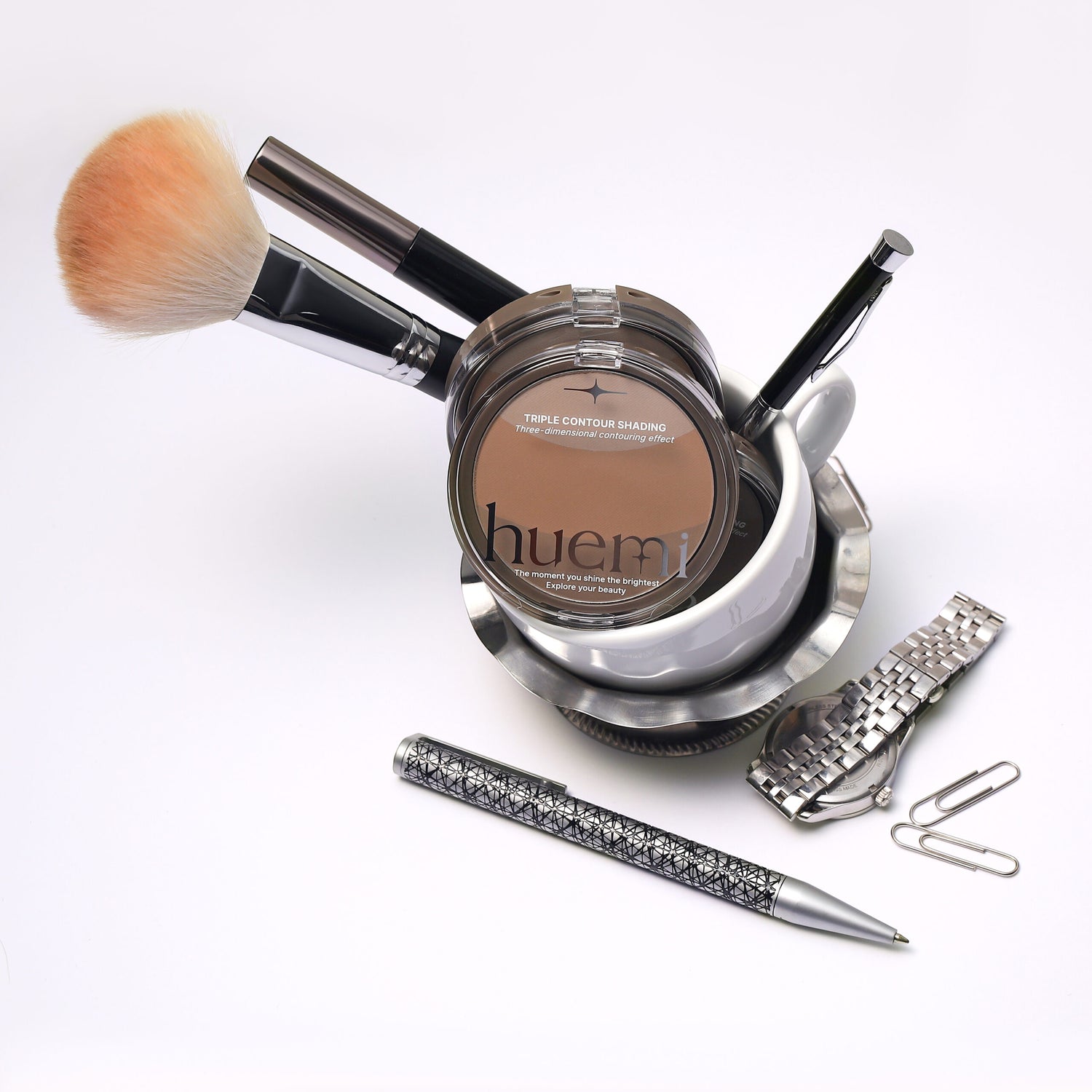 Close-up of the three contouring shades within the HUEMI palette