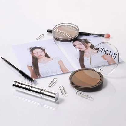 Lifestyle shot of the HUEMI Triple Contour Shading product