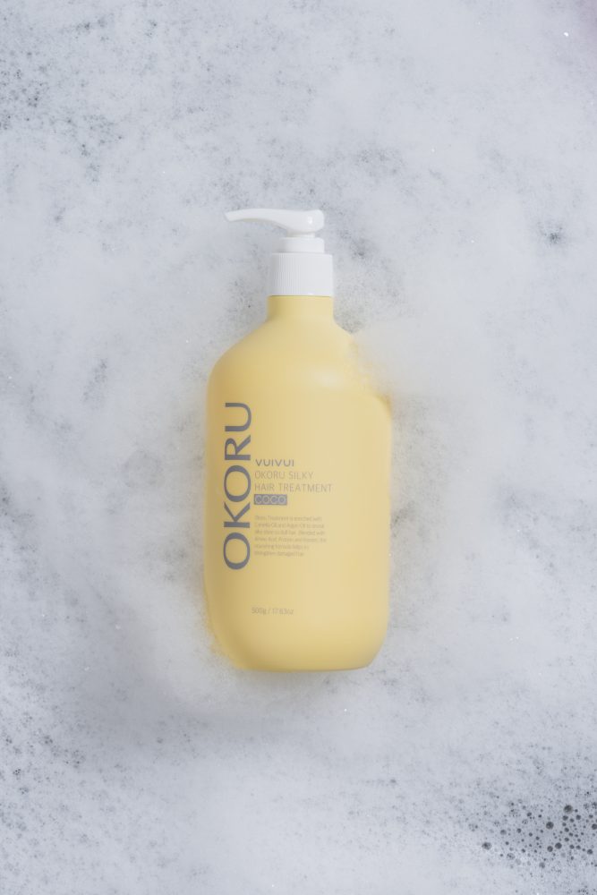 Rich ampoule-like texture of OKORU Silky Hair Treatment Coco