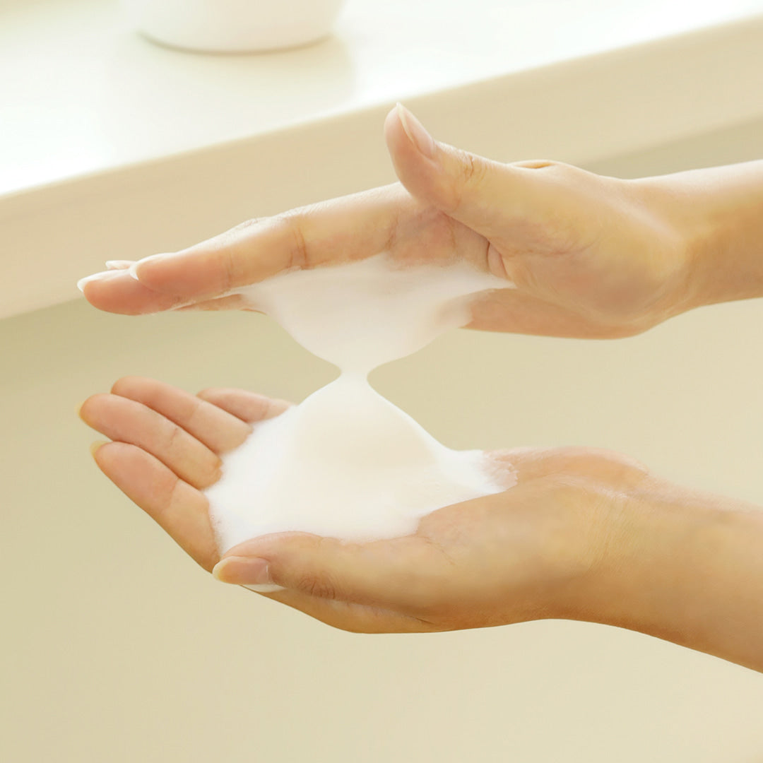 Lon.G DIVE TO GREEN Pure Bubble Cleanser refillable bottle shown from a second angle