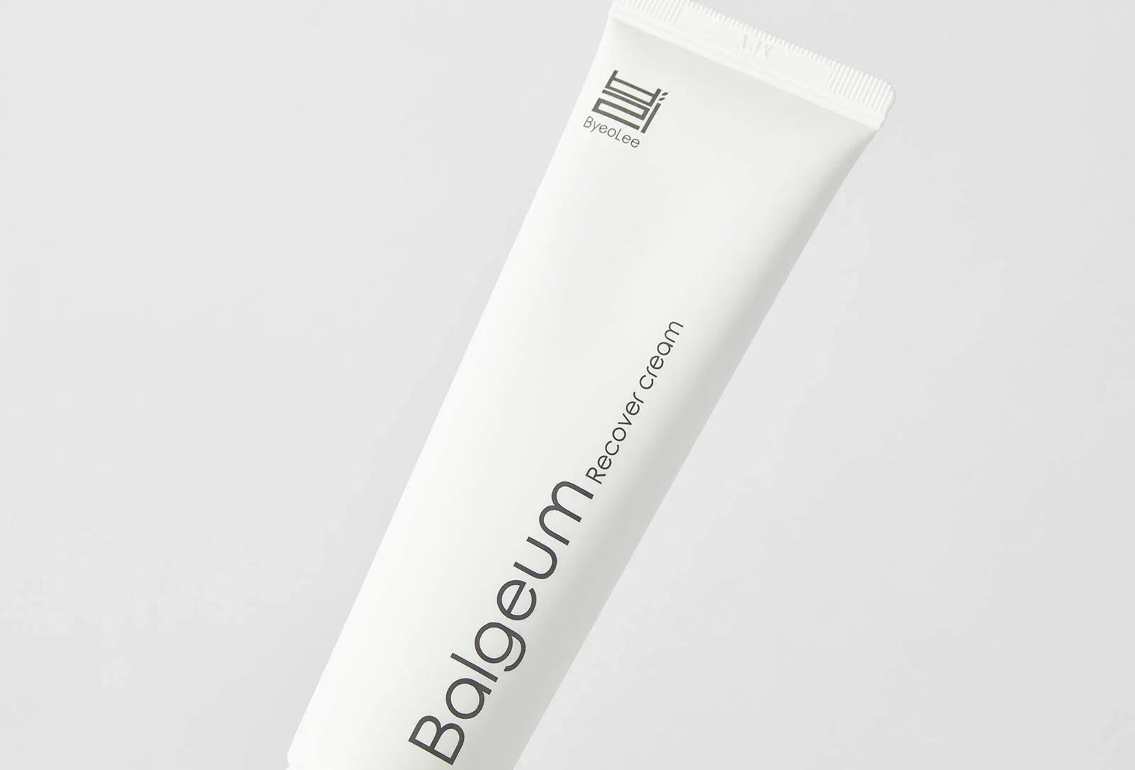 BYEOLEE Balgeum Recovery Cream applied and blended on the back of a hand
